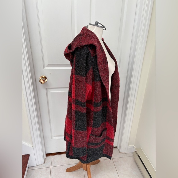 Cyrus Red and Black Plaid Women's Cardigan - Picture 4 of 8